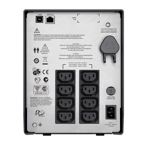 Rückansicht der SmartUPS C 1000I USV von APC: Die Line Interaktiv USV SMC1000I verfügt über neben 8x C13 Ausgängen auch über einen USB- und einen Seriellenanschluss (RS232) zur Steuerung.